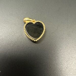 18kt black heart pendant